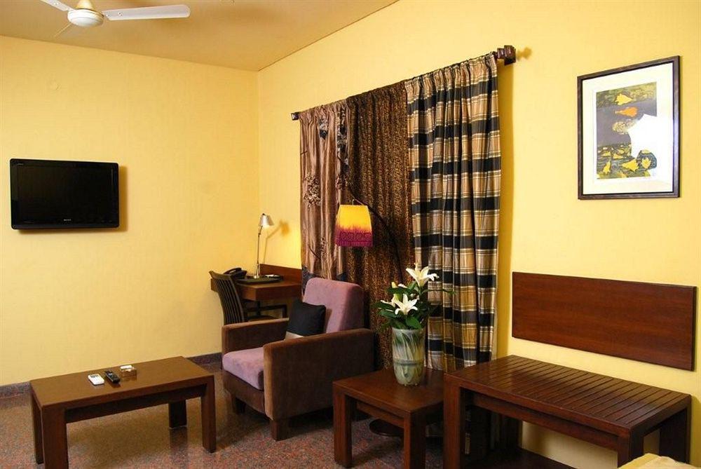 Aparthotel Justa Indiranagar Bangalore Exterior foto
